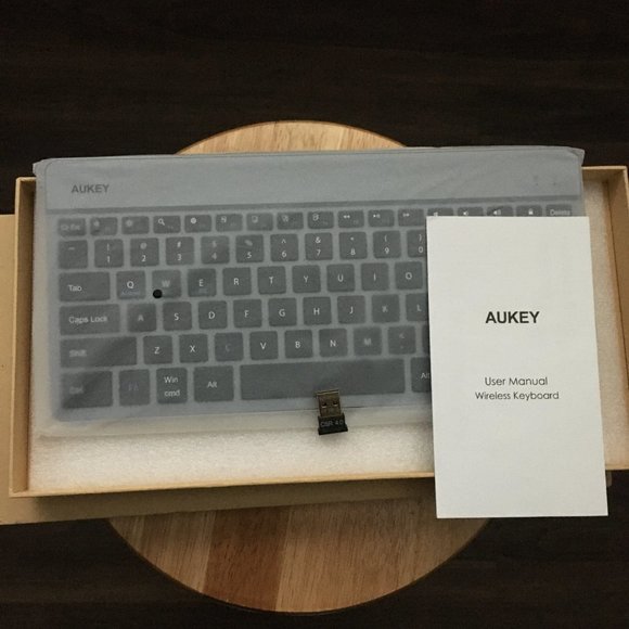 Aukey Wireless Keyboard - Like New - Picture 2 of 3